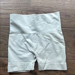 SET ACTIVE Oat Milk Bike Short